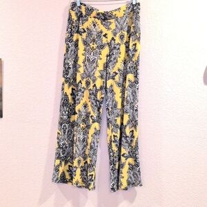 Cato wide leg, light weight pants size Medium, Paisley print ,GUC